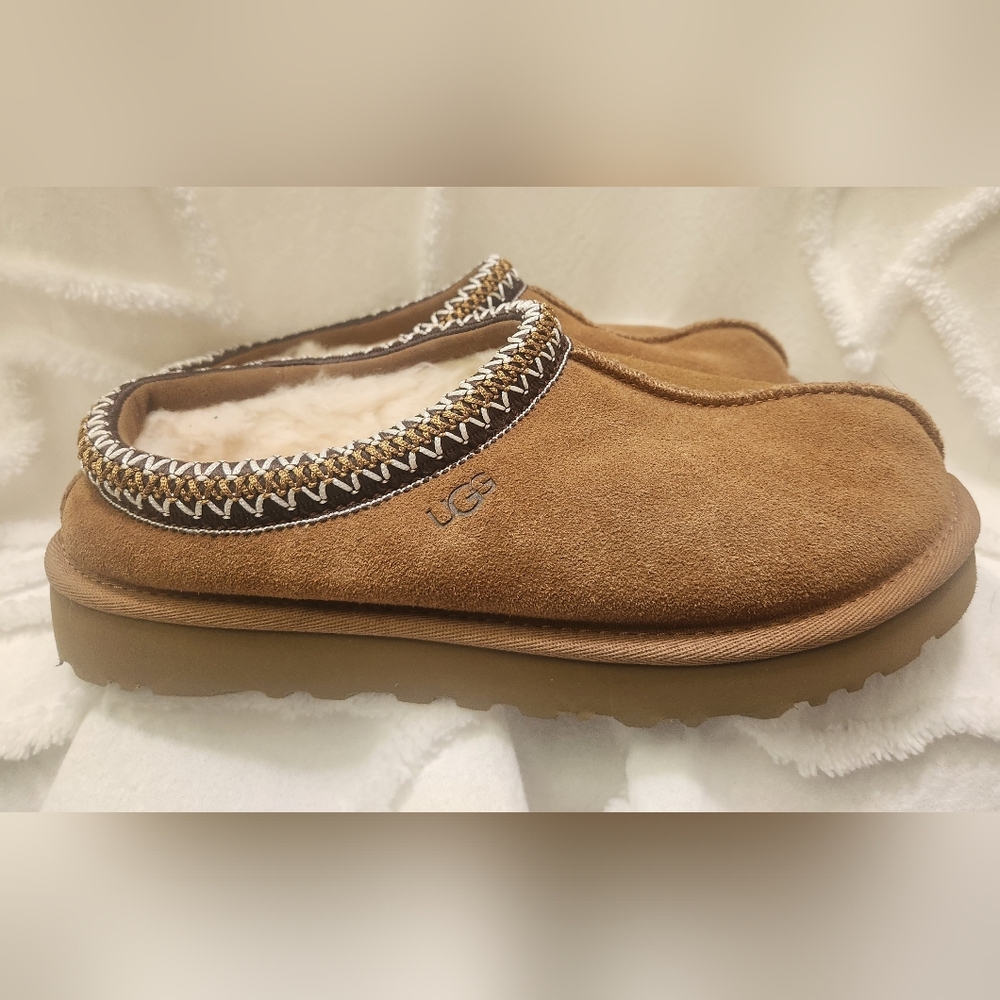 UGG Tan Suede Classic Short Shoes Sz 7